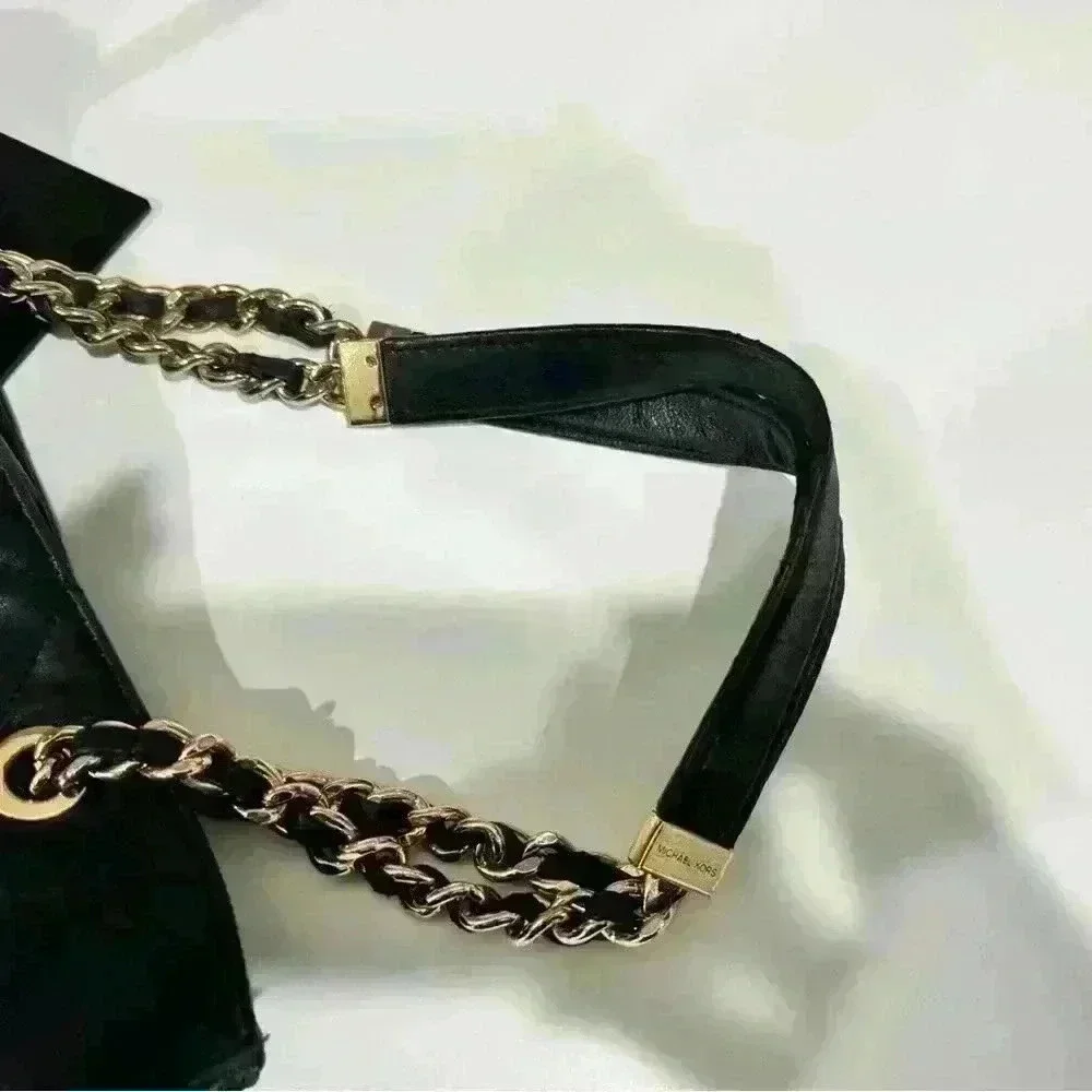 Michael kors quilted leather shoulder bag, black with gold chain and accent - Picture 3 of 5